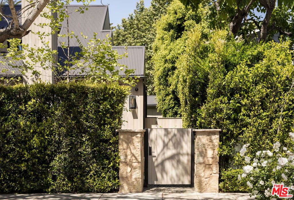 Photo of 719 San Lorenzo Street, Santa Monica, CA 90402 (MLS # 26827493)