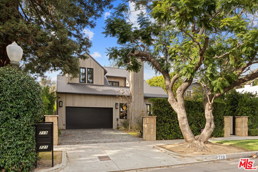 Photo of 719 San Lorenzo Street, Santa Monica, CA 90402 (MLS # 26827493)