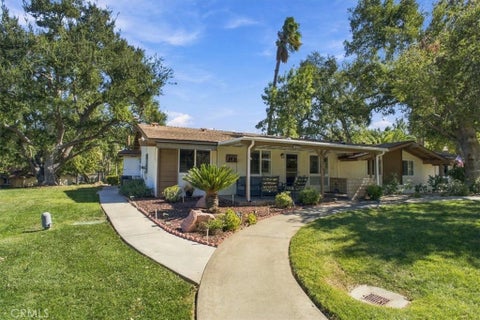 Photo of 19348 Avenue Of The Oaks, Newhall, CA 91321 (MLS # SR26227340)