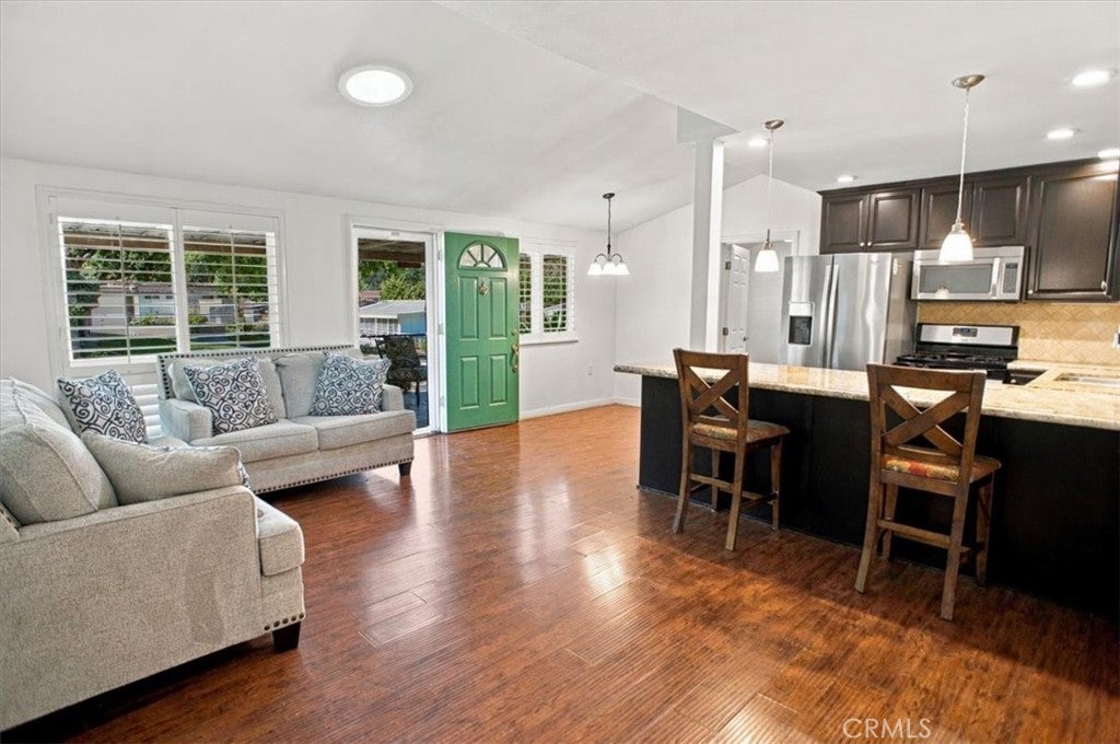 19348 Avenue Of The Oaks