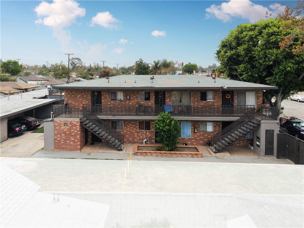 4623 E Compton