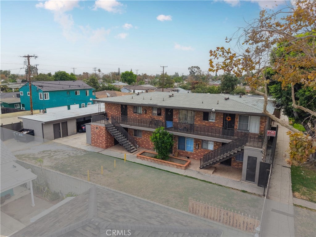 4623 E Compton