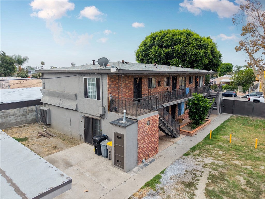 4623 E Compton