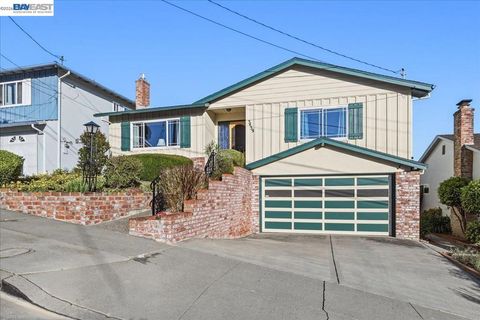 Photo of 3439 Wyndale Dr Dr, Castro Valley, CA 94546 (MLS # 41131641)