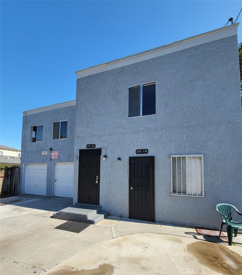 For Rent – 3 Bedroom, 1 Bath Apartment – Los Angeles, CA
554 1/2 W 92nd St, Los Angeles, CA 90044
Come and check it out. Ideal for family, newly updated and ready to go.
?? 3 Bedrooms| ?? 1 Bathroom** Parking Available (Garage optional for additional cost)
Features:
Includes refrigerator, microwave, and stove
Washer & dryer hookups for your convenience
Newly renovated! Fresh paint, upgraded floors, kitchen, and windows
Second-floor unit in a property with 3 units on the lot
Central location– easy access to shopping, dining, and transportation
Ready to move in!
Additional Details:
- Optional garage parking or storage available for an extra fee
- Plenty of natural light with updated windows
- Comfortable layout with modern finishes
"PHOTOS ARE DIGITAL STAGED"