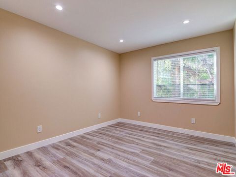 Tiny photo for 16335 Kalisher Street, Granada Hills, CA 91344 (MLS # 25597885)