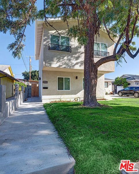 Photo of 16335 Kalisher Street, Granada Hills, CA 91344 (MLS # 25597885)