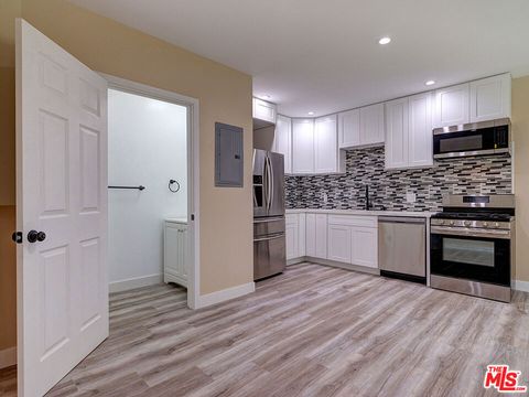 Tiny photo for 16335 Kalisher Street, Granada Hills, CA 91344 (MLS # 25597885)