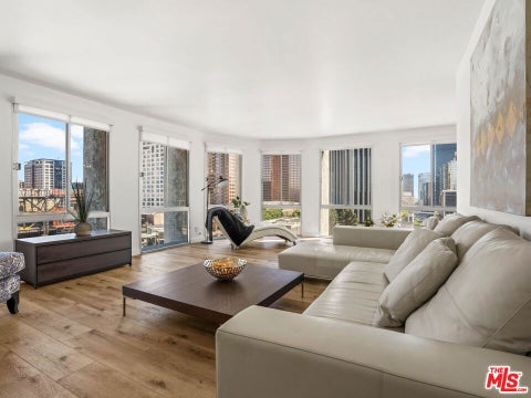 Photo of 800 W 1st Street #905, Los Angeles, CA 90012 (MLS # 26990611)