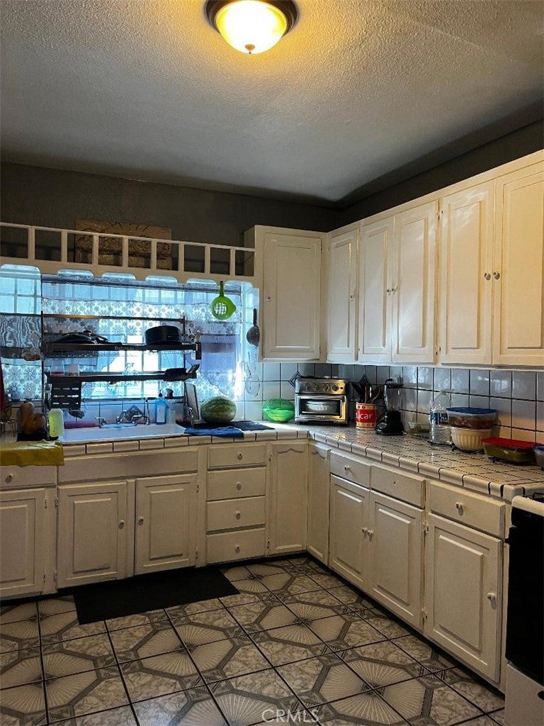 718 W 43rd Place