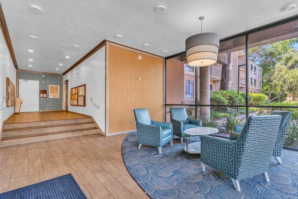 470 470 N Civic Dr 105