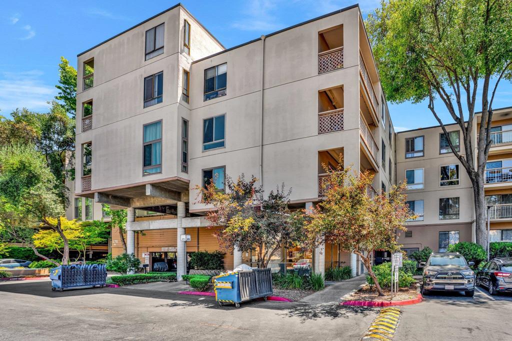 470 470 N Civic Dr 105