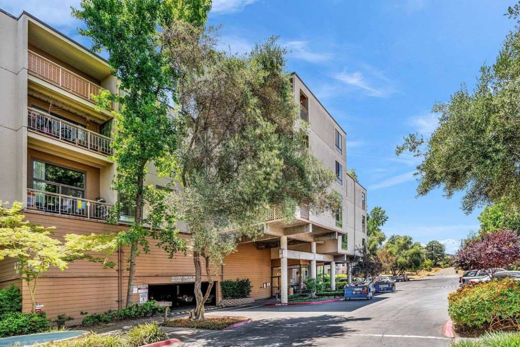 Photo of 470 470 N Civic Dr Dr #105, Walnut Creek, CA 94596 (MLS # 41124221)