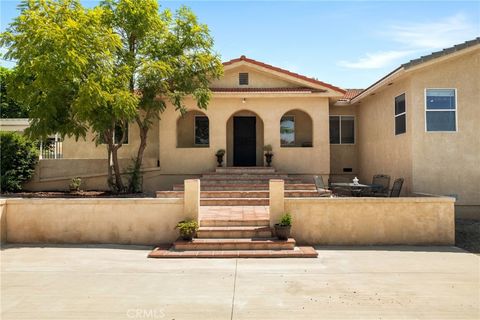Photo of 20036 Carson Court, Saugus, CA 91390 (MLS # SR26112003)