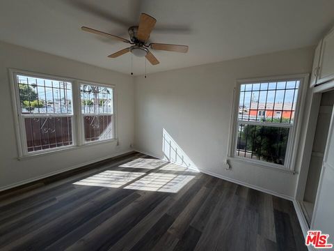 Photo of 1104 W 93rd St #5, Los Angeles, CA 90044 (MLS # 26665965)