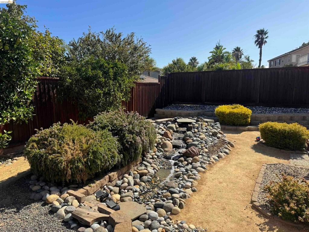 2385 Fieldgate Dr