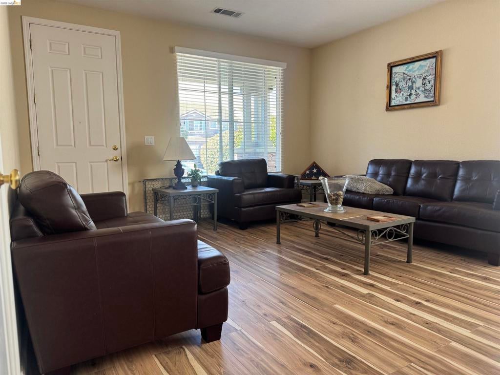 2385 Fieldgate Dr