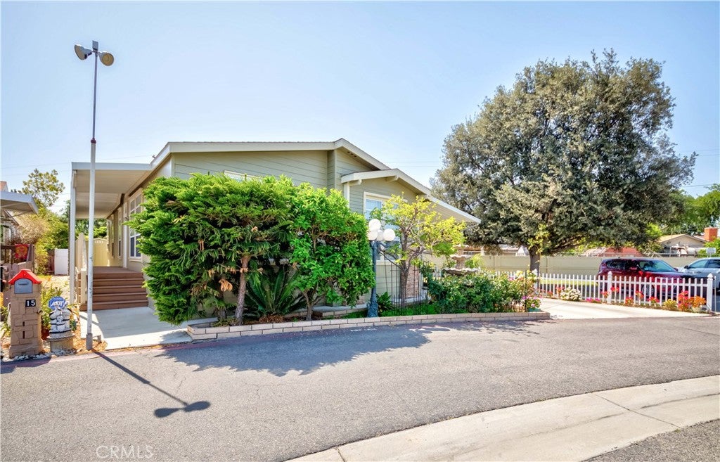 15 Pine Via