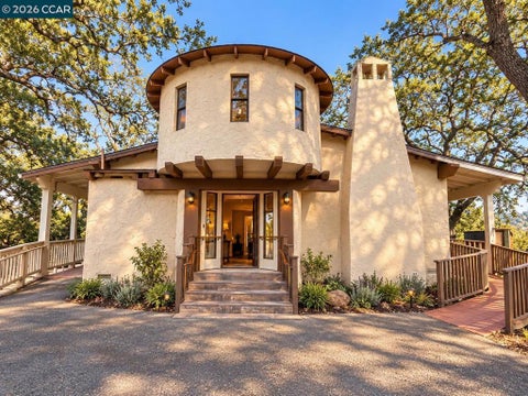 Photo of 1055 Ina Drive DR, Alamo, CA 94507 (MLS # 41148917)