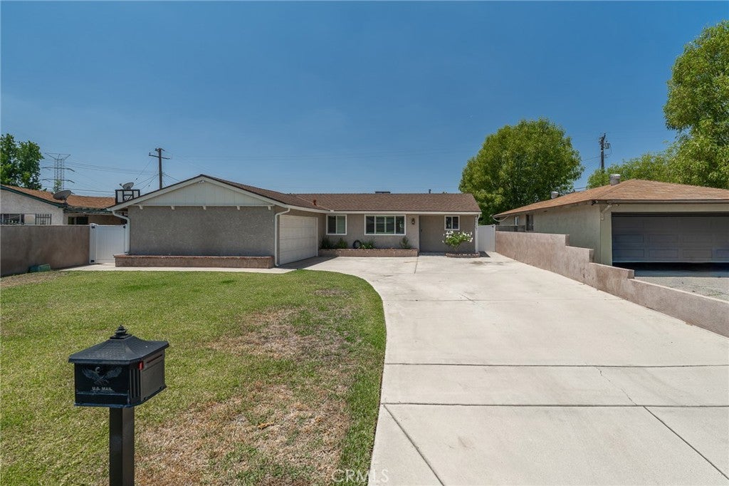 5717 N Hanlin