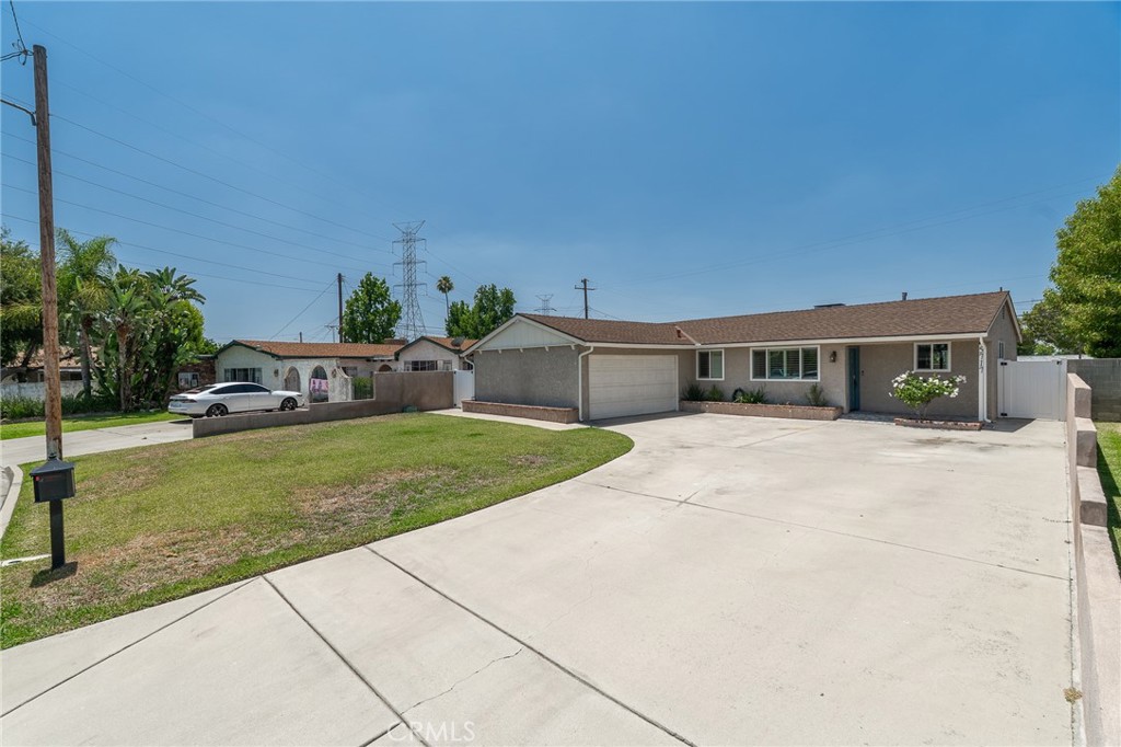5717 N Hanlin