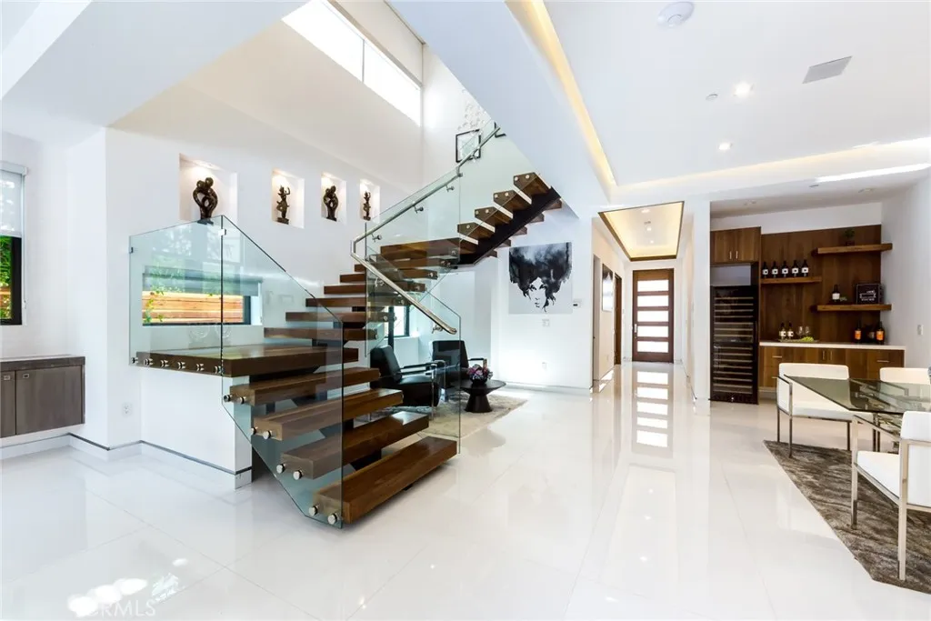 Studio City, California 91604, United States, 5 Bedrooms Bedrooms, ,6 BathroomsBathrooms,Residential,Active,224159