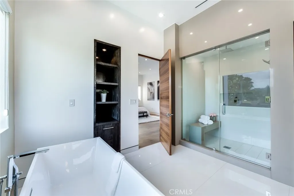 Studio City, California 91604, United States, 5 Bedrooms Bedrooms, ,6 BathroomsBathrooms,Residential,Active,224159