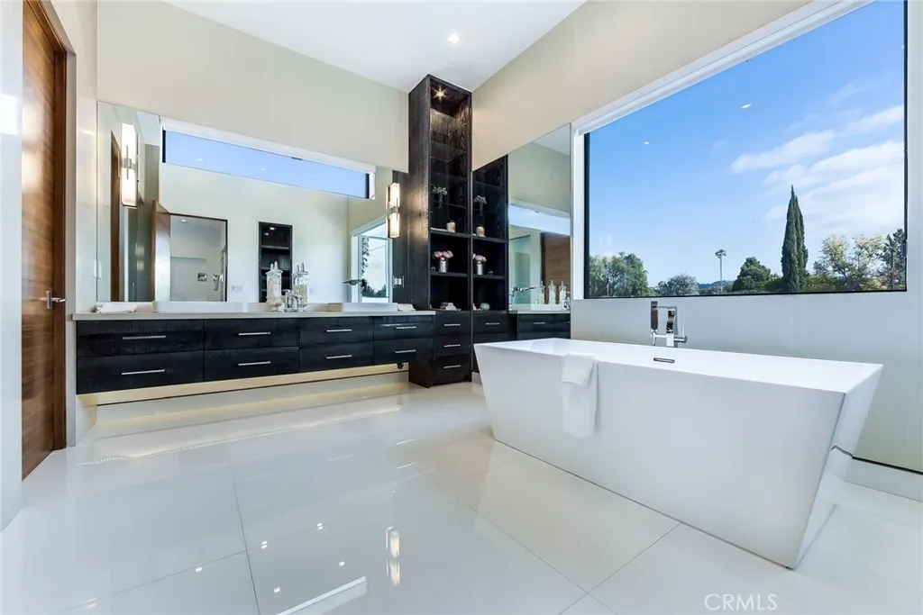 Studio City, California 91604, United States, 5 Bedrooms Bedrooms, ,6 BathroomsBathrooms,Residential,Active,224159