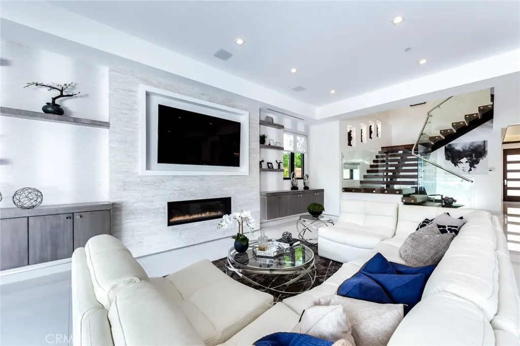 Studio City, California 91604, United States, 5 Bedrooms Bedrooms, ,6 BathroomsBathrooms,Residential,Active,224159