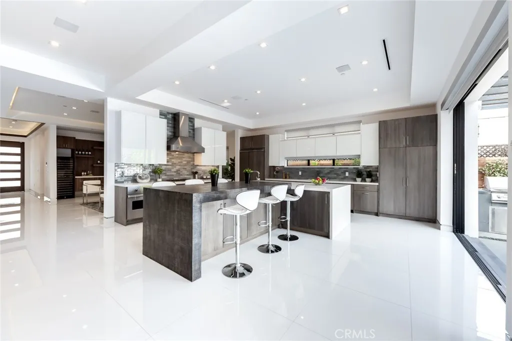 Studio City, California 91604, United States, 5 Bedrooms Bedrooms, ,6 BathroomsBathrooms,Residential,Active,224159