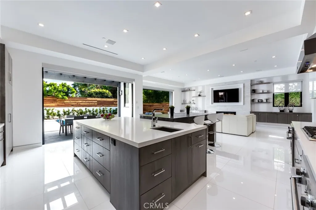 Studio City, California 91604, United States, 5 Bedrooms Bedrooms, ,6 BathroomsBathrooms,Residential,Active,224159