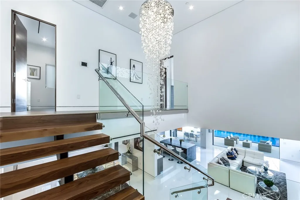 Studio City, California 91604, United States, 5 Bedrooms Bedrooms, ,6 BathroomsBathrooms,Residential,Active,224159