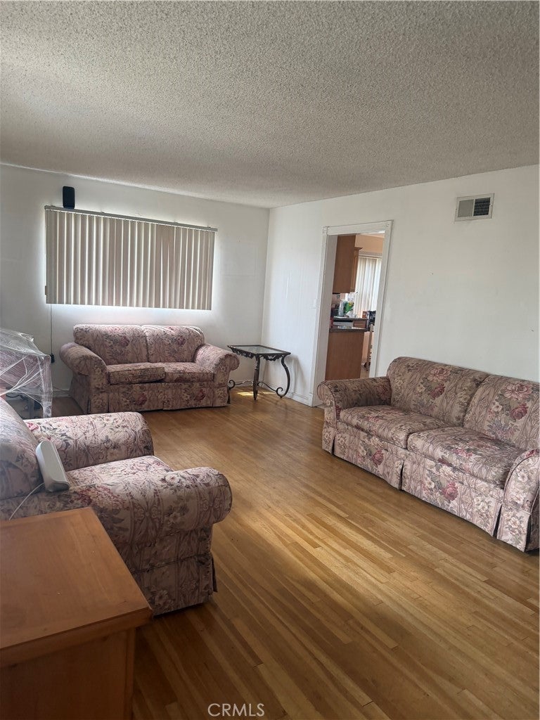 1381 N Glenfinnan