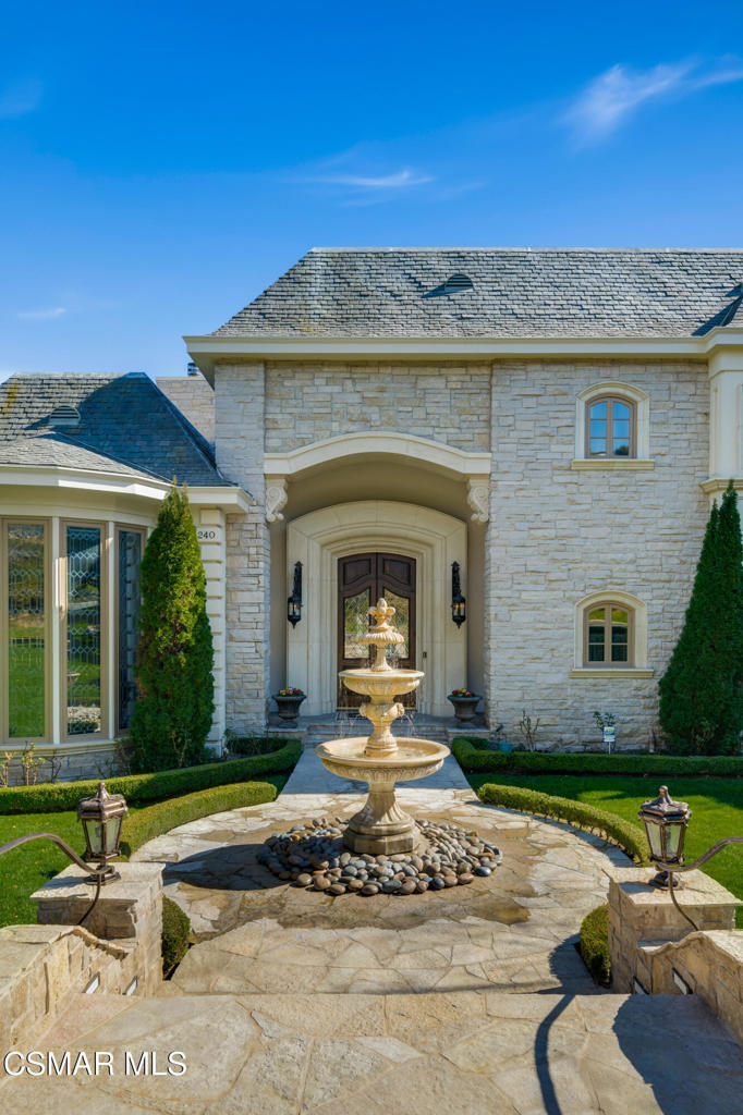 240 W Stafford Road