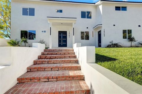 Photo of 13791 Gavina Avenue, Sylmar, CA 91342 (MLS # SR25261140)