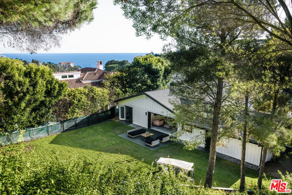 Photo of 18013 Sea Reef Drive, Pacific Palisades, CA 90272 (MLS # 25612345)