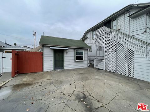 Photo of 351 Temple Avenue #Unit E, Long Beach, CA 90814 (MLS # 26640947)