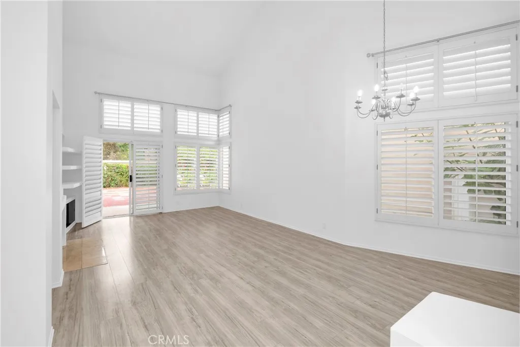 Irvine, California 92614, United States, 2 Bedrooms Bedrooms, ,2 BathroomsBathrooms,Residential,Pending,184530