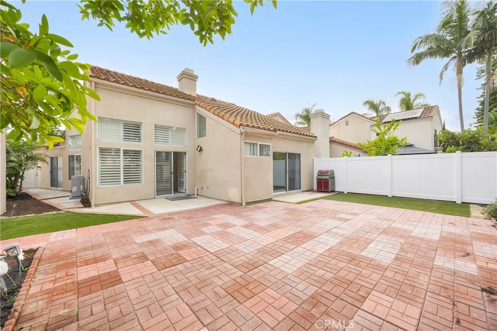 Irvine, California 92614, United States, 2 Bedrooms Bedrooms, ,2 BathroomsBathrooms,Residential,Pending,184530