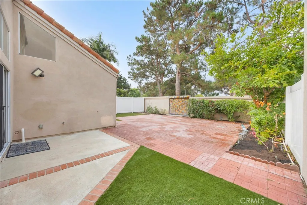 Irvine, California 92614, United States, 2 Bedrooms Bedrooms, ,2 BathroomsBathrooms,Residential,Pending,184530