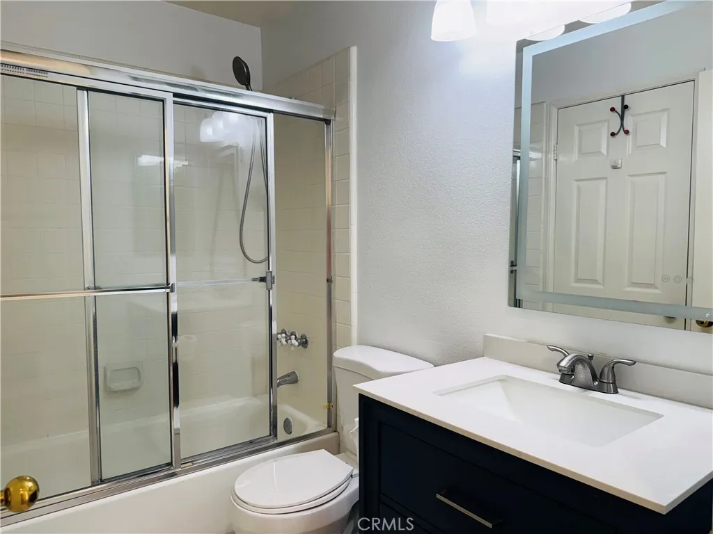 Irvine, California 92614, United States, 2 Bedrooms Bedrooms, ,2 BathroomsBathrooms,Residential,Pending,184530