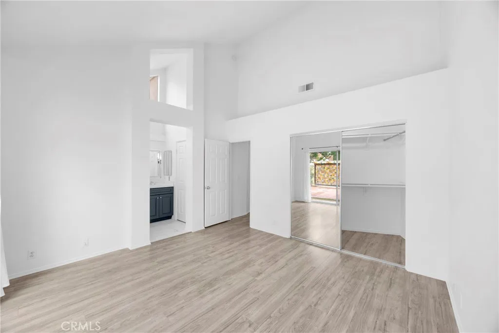 Irvine, California 92614, United States, 2 Bedrooms Bedrooms, ,2 BathroomsBathrooms,Residential,Pending,184530