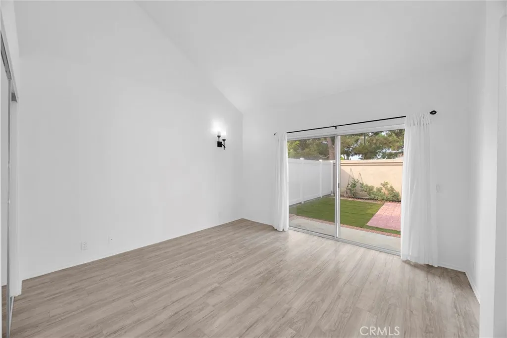 Irvine, California 92614, United States, 2 Bedrooms Bedrooms, ,2 BathroomsBathrooms,Residential,Pending,184530