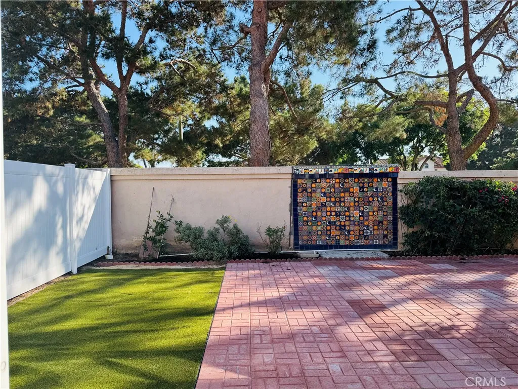 Irvine, California 92614, United States, 2 Bedrooms Bedrooms, ,2 BathroomsBathrooms,Residential,Pending,184530