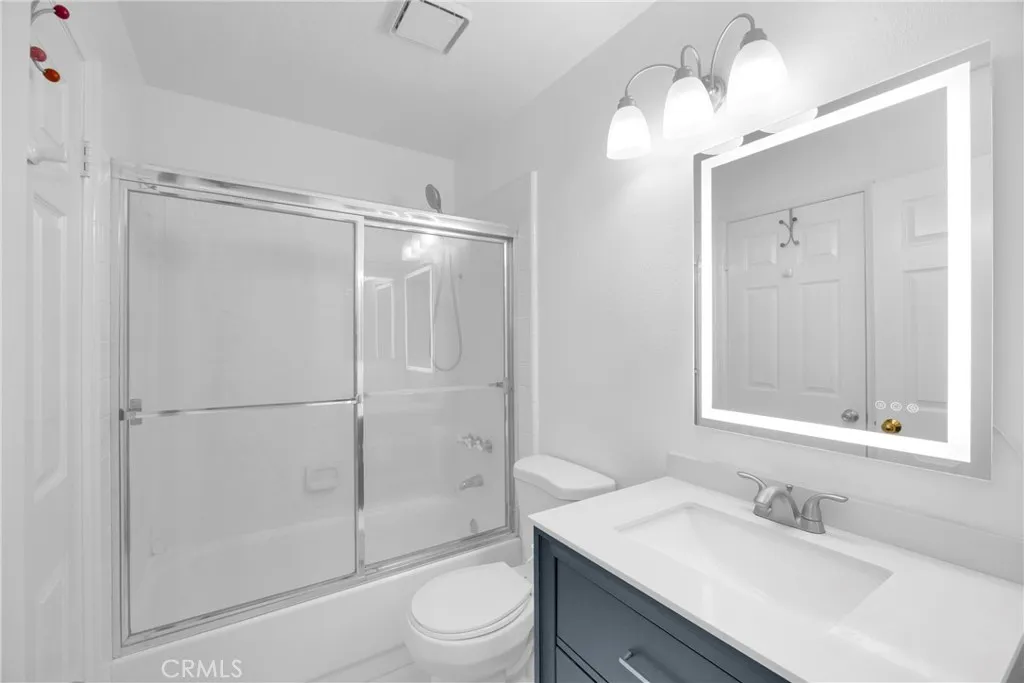 Irvine, California 92614, United States, 2 Bedrooms Bedrooms, ,2 BathroomsBathrooms,Residential,Pending,184530