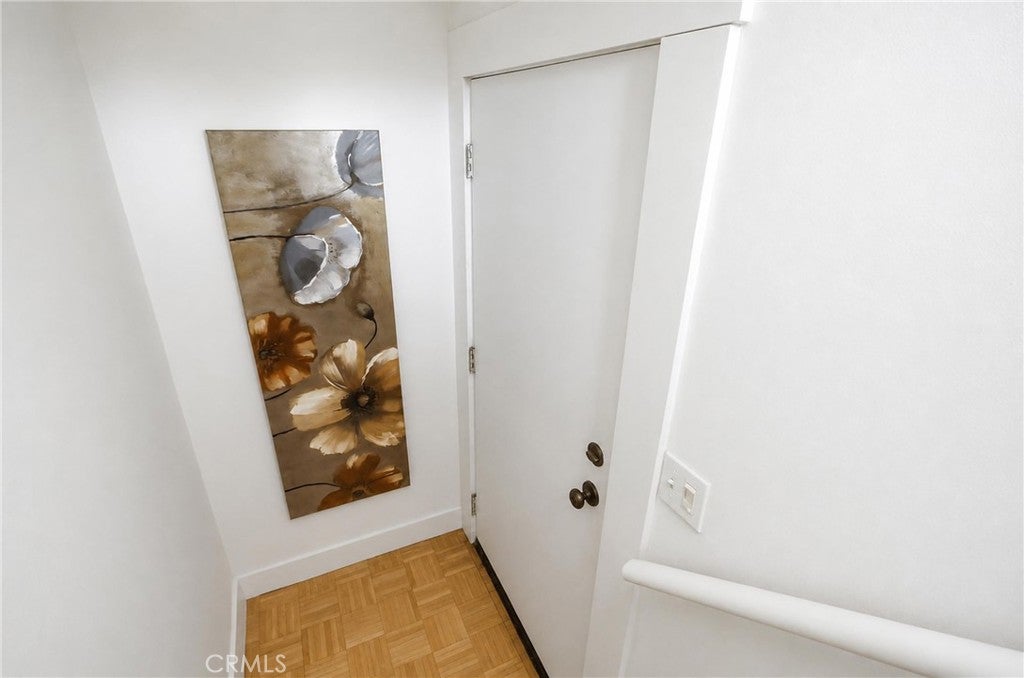 1394 N Raymond