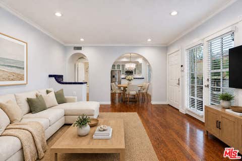 Photo of 910 Alfred Street #4, Los Angeles, CA 90069 (MLS # 26828649)