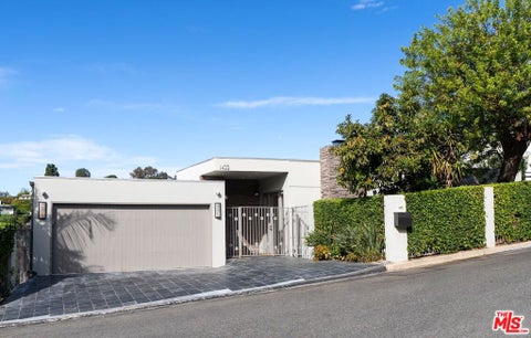 Photo of 1433 Summitridge Drive, Beverly Hills, CA 90210 (MLS # 26103736)