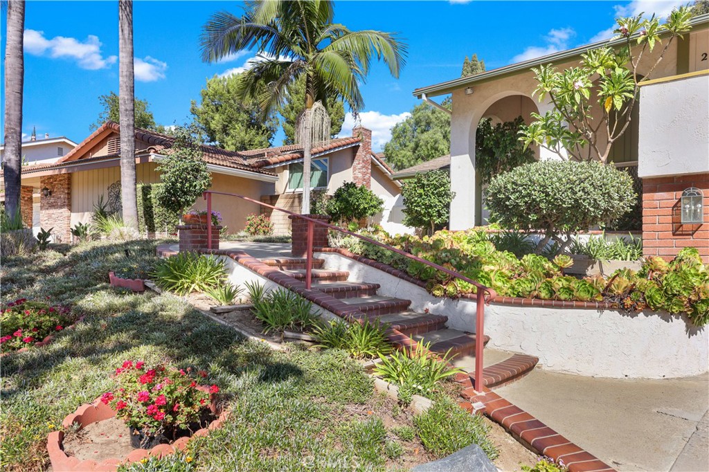 2116 Camino Centroloma
