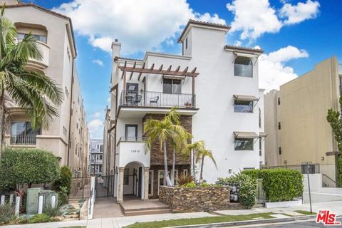 Photo of 10913 Whipple Street #105, Toluca Lake, CA 91602 (MLS # 26840131)